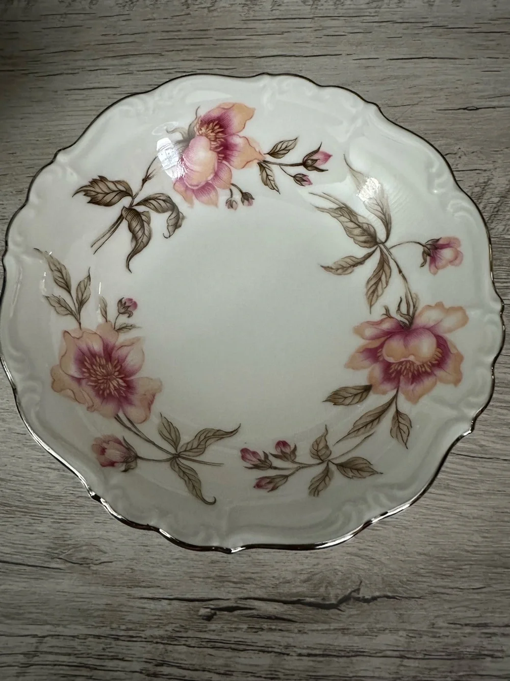 VTG Edelstein Bavaria Porcelain Berry Bowels in Clairmont Pattern Platinum trim